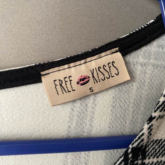 Free Kisses sz S black‎ white plaid blouse - Picture 7 of 10